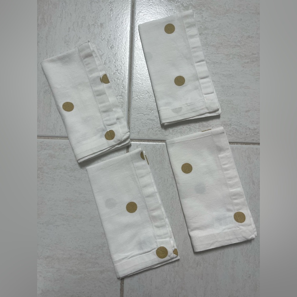 Kate Spade White Napkins with Gold Polka Dots